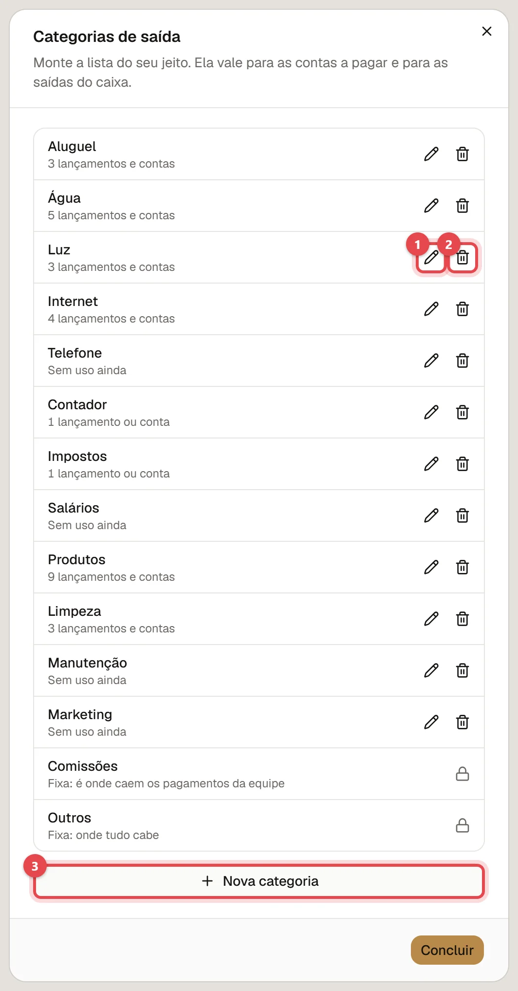 Janela Categorias de saída, com a lista de categorias, o lápis para renomear e a lixeira para apagar em cada uma, e o botão Nova categoria.